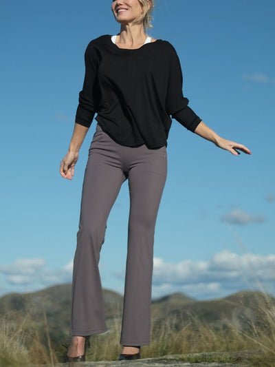 Lule Flare pocket pant Warm Stone